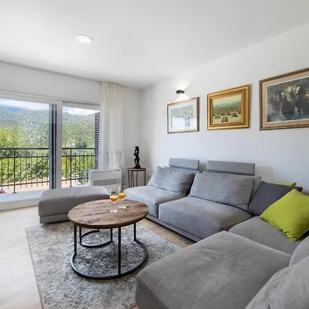 Zeleno Jezero Ferienhaus *